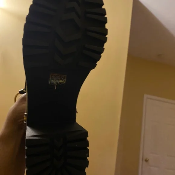 BOOTS - Picture 4 of 5